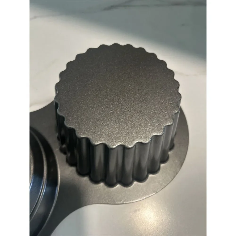 Wilton Giant Cupcake Pan 3-D Non-Stick‎ Birthday Swirl - Excellent Condition